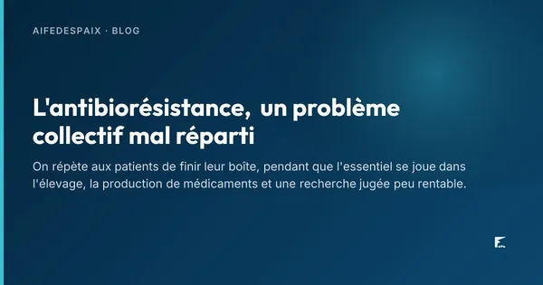 Boîte de Petri montrant des colonies bactériennes autour de pastilles d'antibiotiques