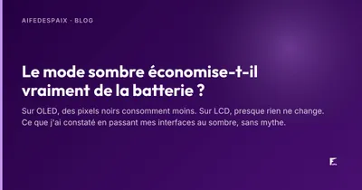 Deux écrans côte à côte affichant la même interface en thème clair et en thème sombre