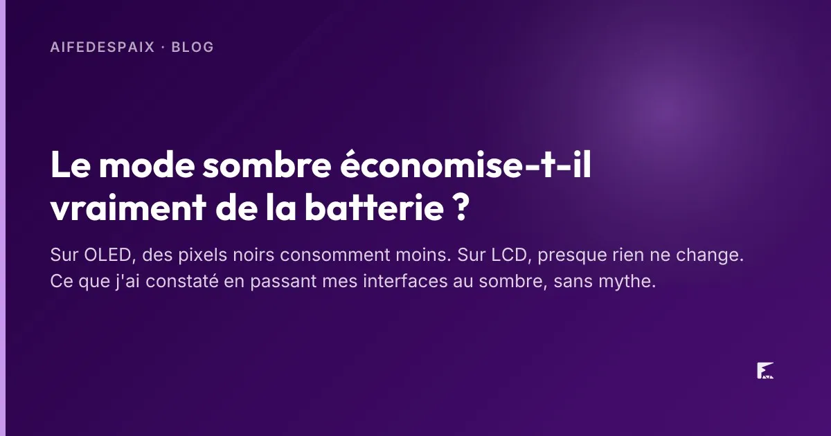 Deux écrans côte à côte affichant la même interface en thème clair et en thème sombre